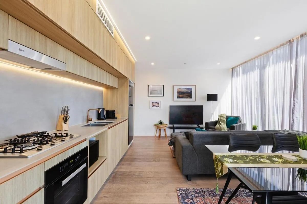 Lux Style Spacious 1 Bed Apt, Pool , Parking Brisbane 0*,  Australia