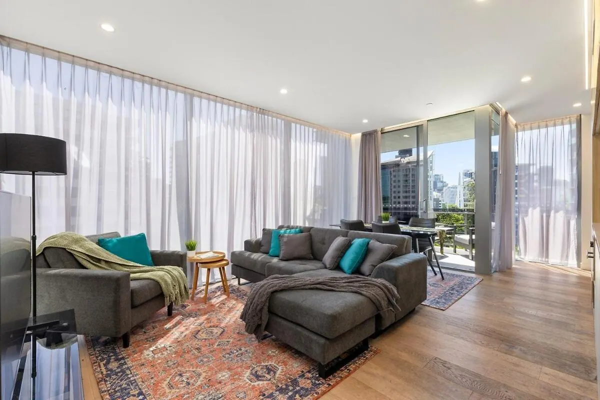 Lux Style Spacious 1 Bed Apt, Pool , Parking ile iletişim
